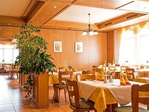 客瑞兹酒店 于林根-比肯多夫 外观 照片